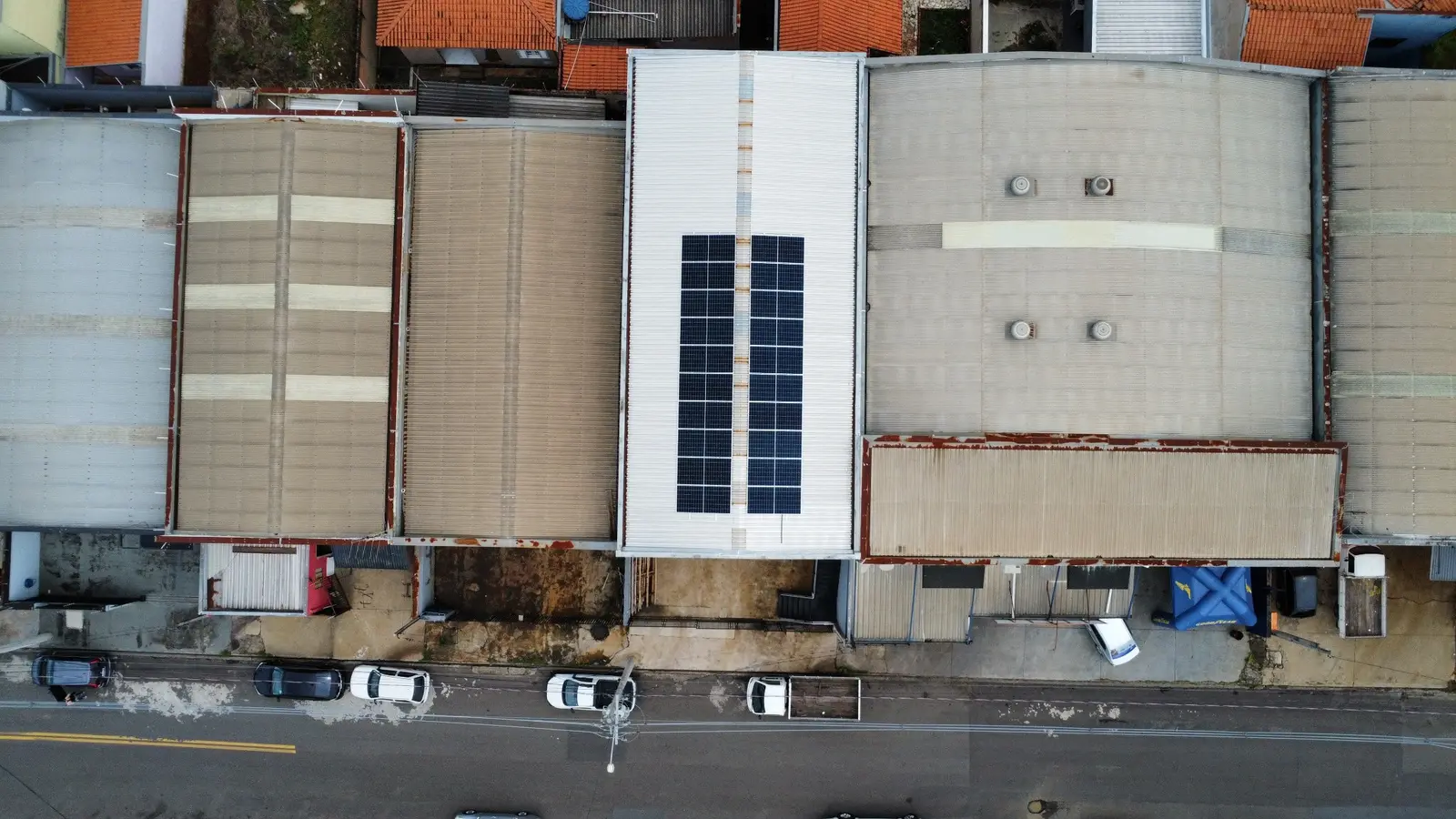 Instalação em cobertura comercial